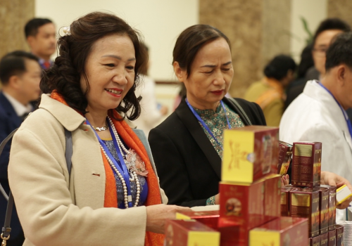 CAO BAN LONG VỚI NGƯỜI LOÃNG XƯƠNG